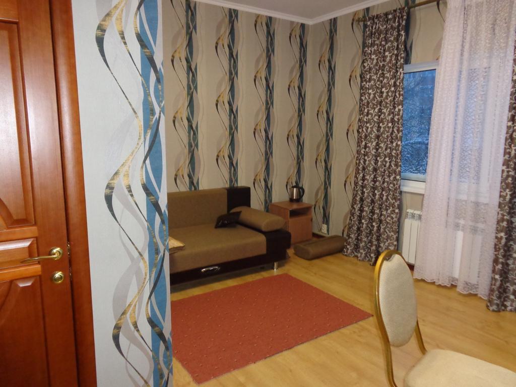 فندق ساراتوففي  Barin الغرفة الصورة